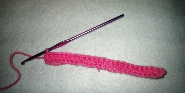 Gorro de crochet con lazo para bebé.