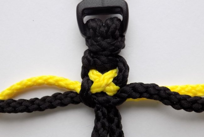 Jak utkać bransoletkę X ze sznurków