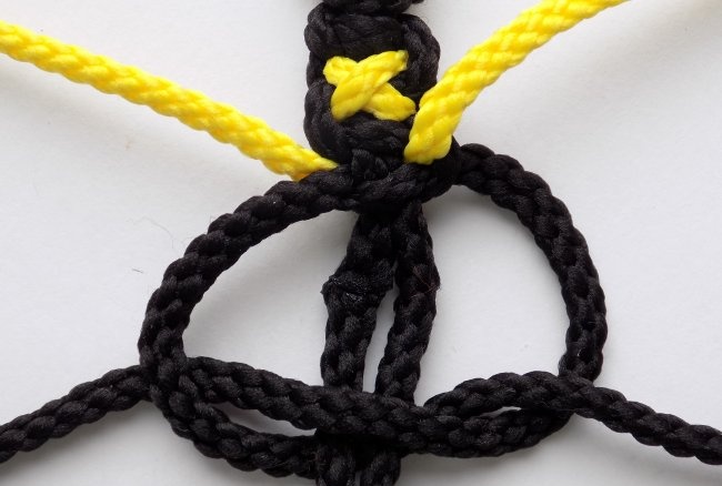 Как да изплете X гривна от въжета