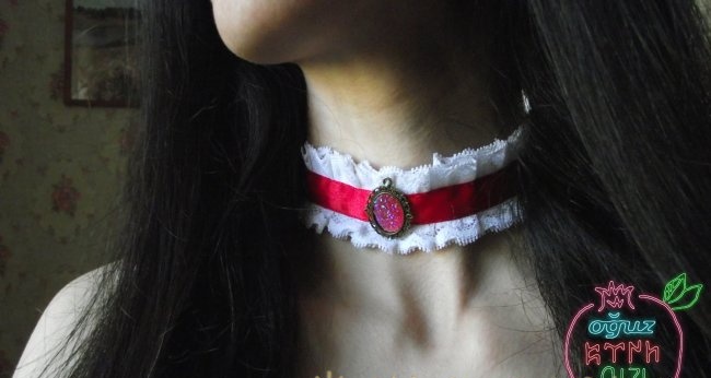 Čipkovaný choker