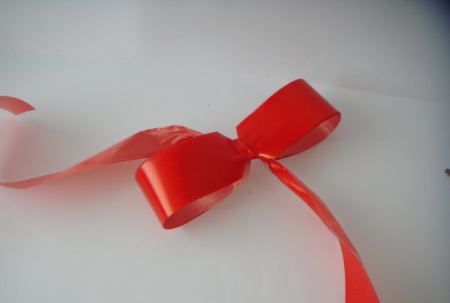 Bows for gift wrapping