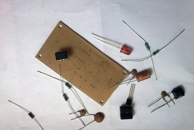 Circuito detector de señal móvil simple.