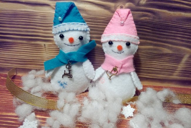 Bonhommes de neige en feutre DIY