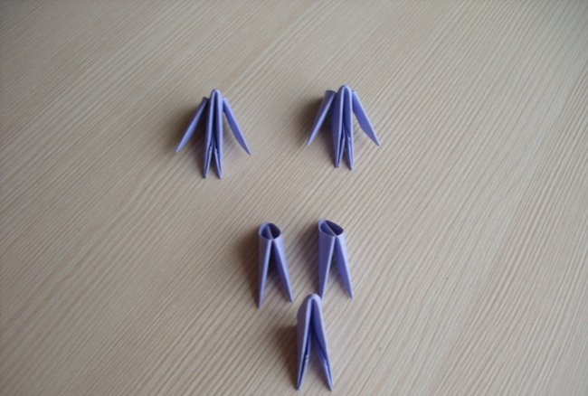 אגרטל עשוי ממודולי אוריגמי משולשים