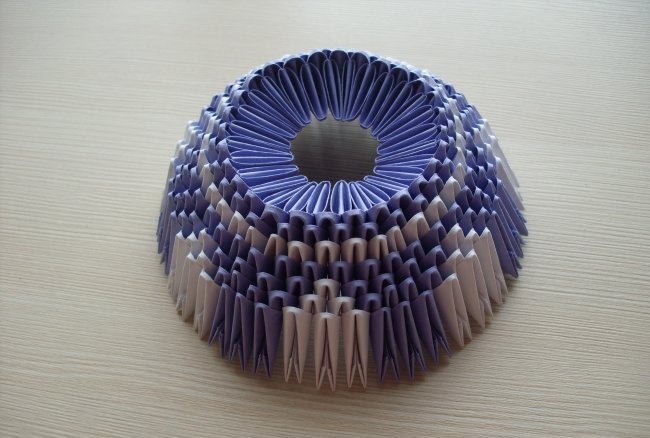 Vase aus dreieckigen Origami-Modulen