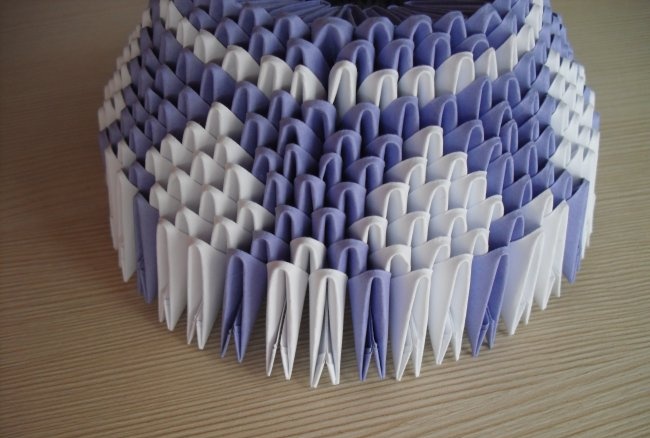 Vase made of triangular origami modules
