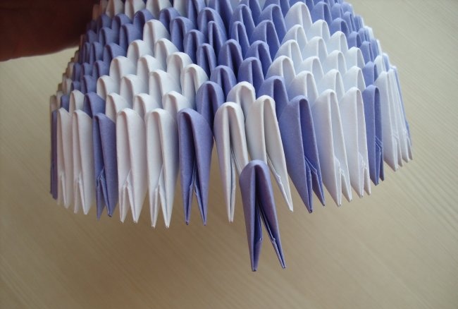 Gerro fet de mòduls triangulars d'origami