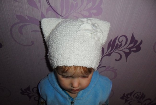 Детска шапка с уши