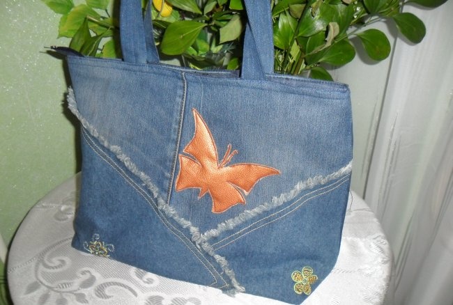 Bolso hecho con jeans viejos