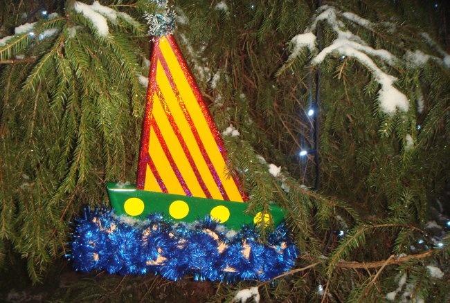 Zabawki noworoczne do dekoracji ulicznego świerka lub sosny