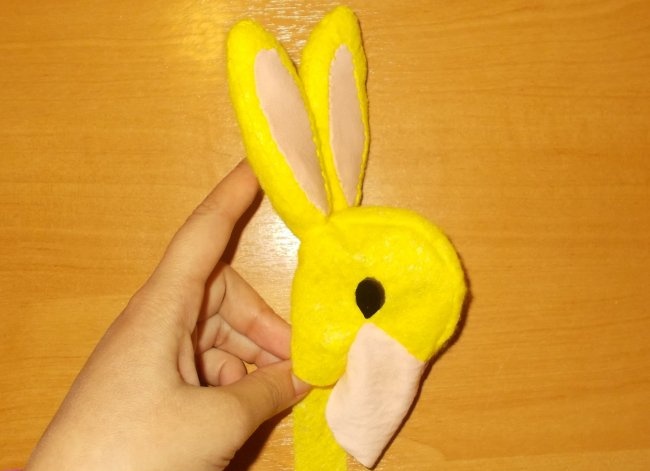 أرنب أصفر من القطيفة DIY