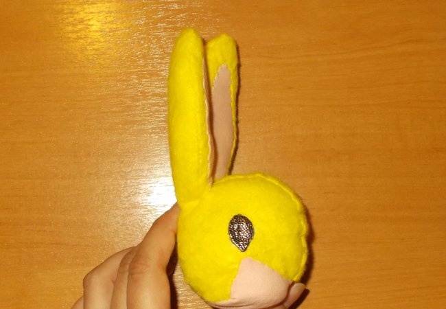 أرنب أصفر من القطيفة DIY