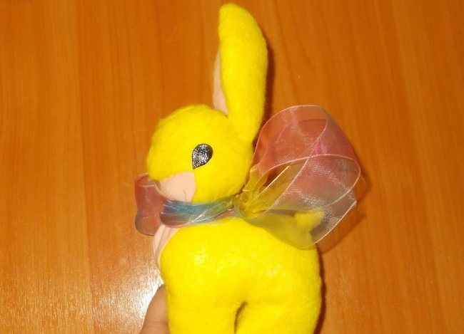 Żółty pluszowy królik DIY