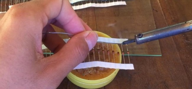 DIY solcellebatteri lavet af dioder