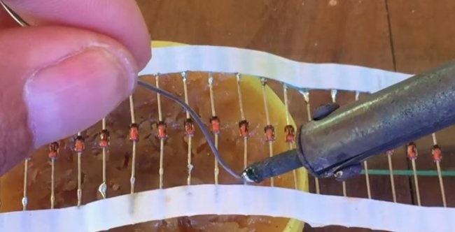 DIY solarna baterija napravljena od dioda
