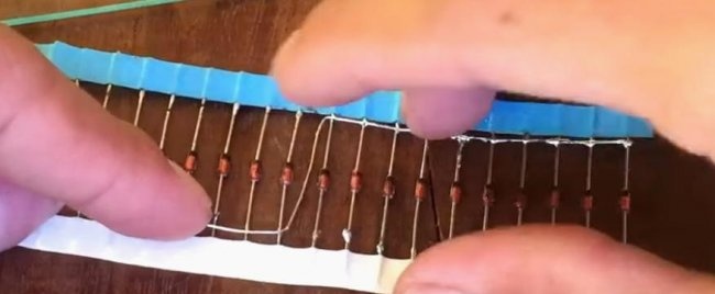 DIY solární baterie vyrobená z diod
