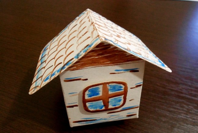 Nyttårshus laget av papp