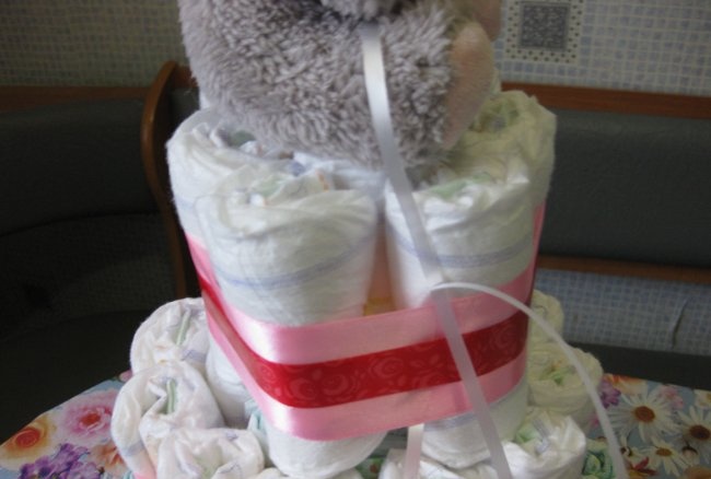 Regalo cake na gawa sa diaper
