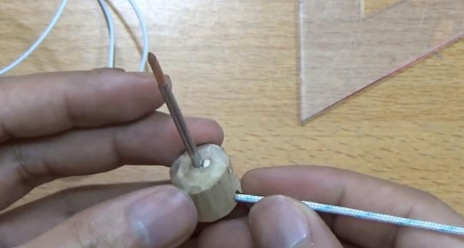 Mini soldering iron battery powered