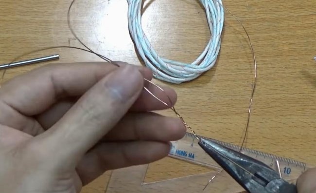 Mini soldering iron pinapagana ng baterya
