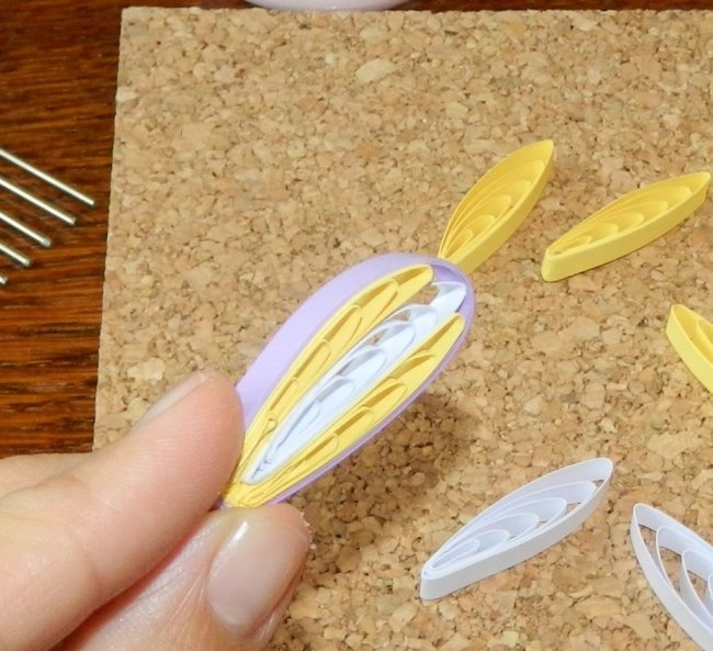 Bưu thiếp sử dụng kỹ thuật quilling “Hoa tập”