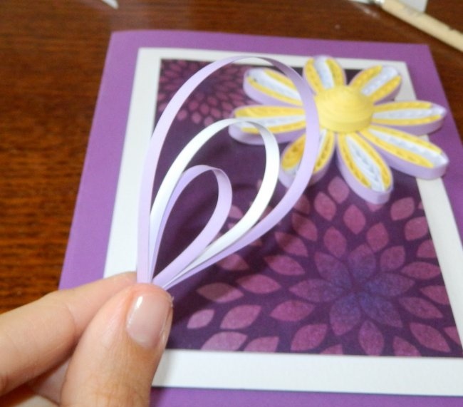 Postkort ved hjælp af quilling teknik "Volume Flower"