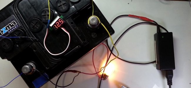 Paano mag-charge ng baterya ng kotse gamit ang power supply ng laptop