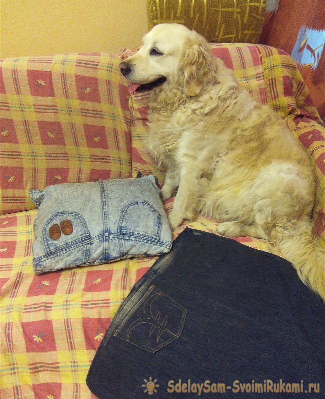 Cosimos una funda de sofá con jeans.