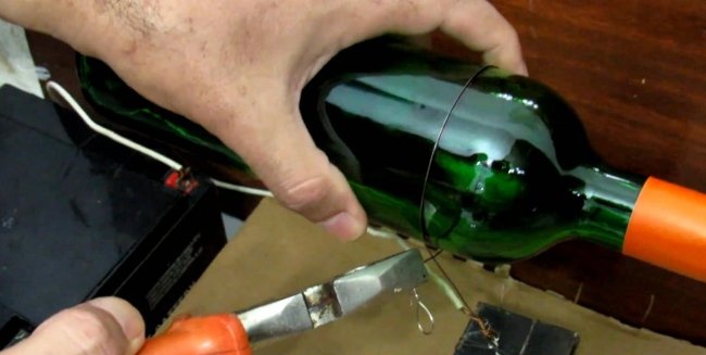 איך לחתוך בקבוק זכוכית