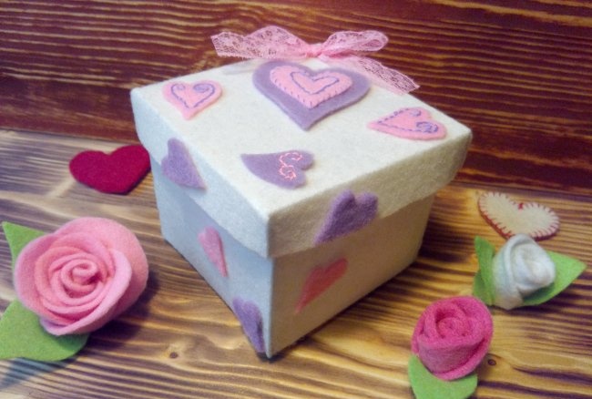 Felt gift box