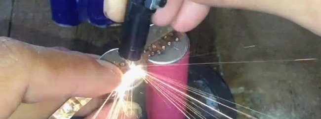 Simple spot welding machine