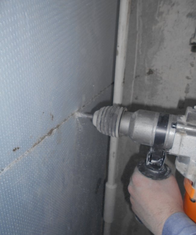 Wall insulation with polystyrene foam