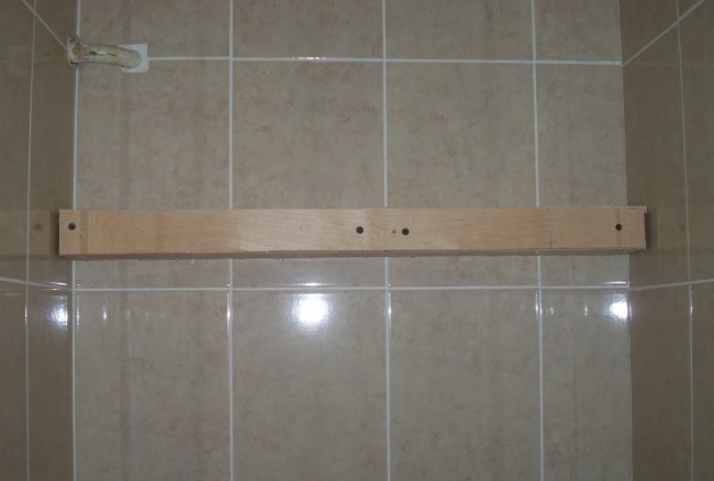 How to make an original shelf in the bathroom