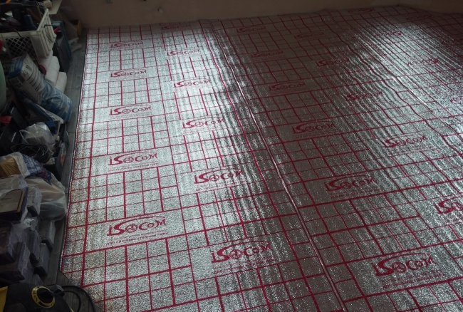 Infraraudonųjų spindulių plėvelės grindų klojimas