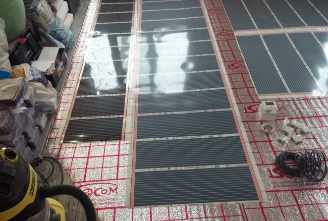 Laying infrared film flooring