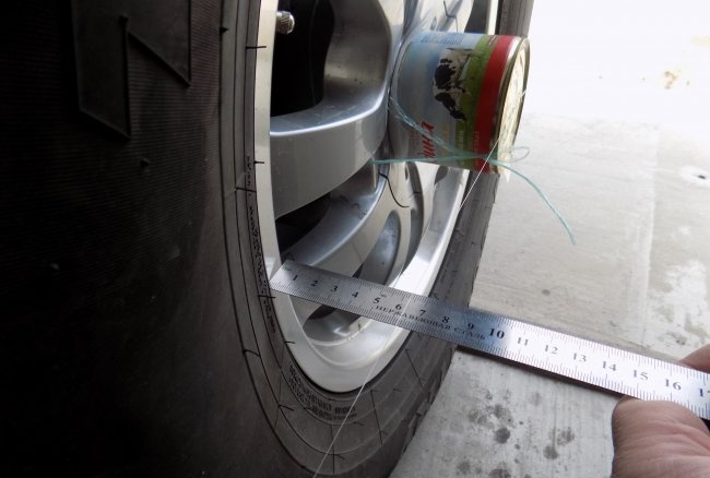 Căn chỉnh bánh xe ô tô DIY