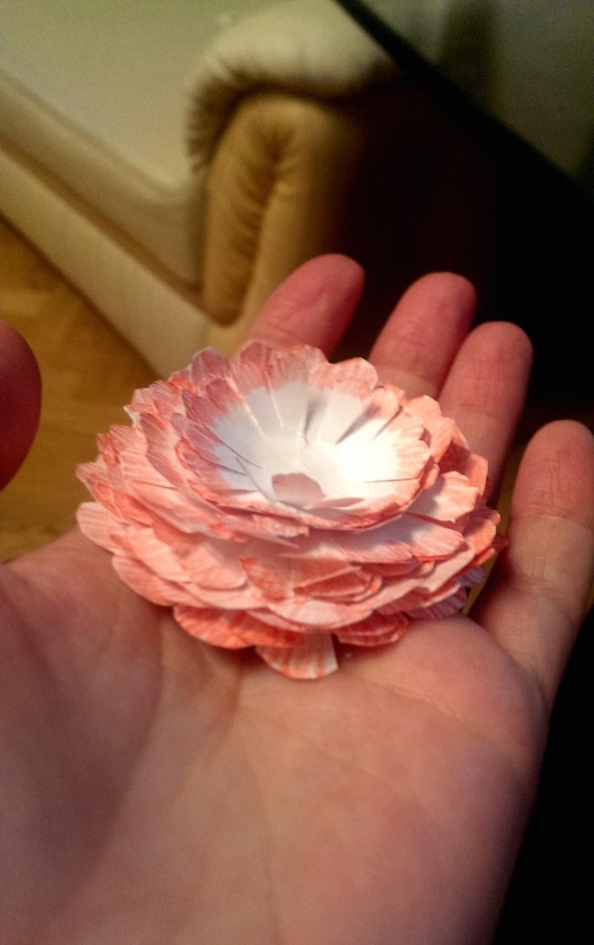 Flor de papel volumétrica