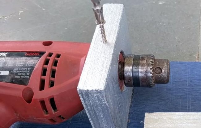Simple lathe mula sa isang drill