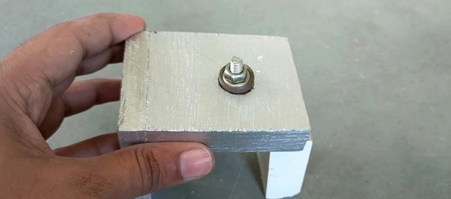 Simple lathe from a drill