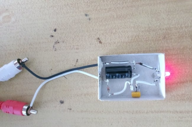 Intermitente LED en un transistor