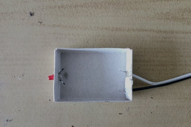 LED intermitent pe un tranzistor