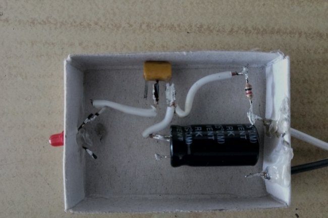 Intermitente LED en un transistor