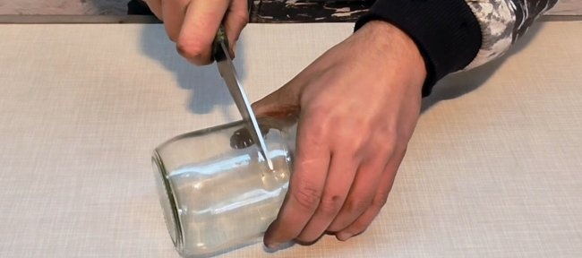 Durcissement du tranchant d'un couteau avec du graphite