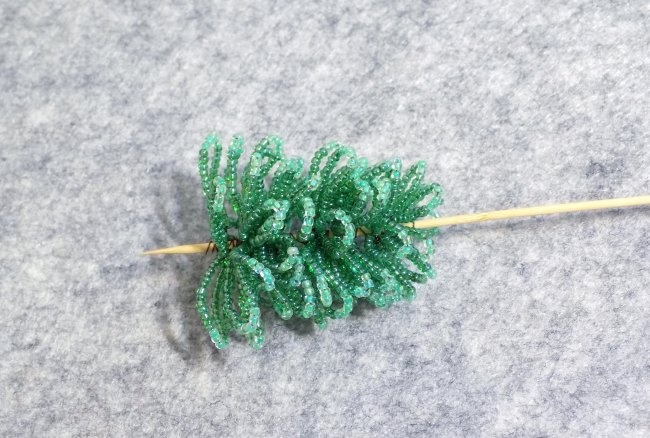 Vánoční strom vyrobený z korálků