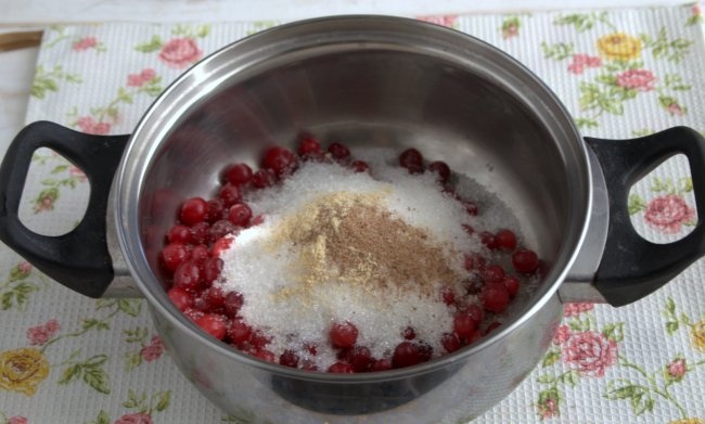 Καρυκευμένη μαρμελάδα cranberry