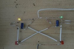 Jednoduchý blikač pro dvě LED