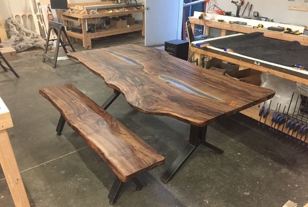 Stůl a lavice z masivní desky