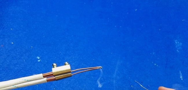 Soldering iron with instant heating