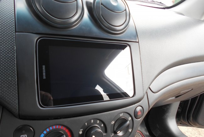 Installazione di un tablet in un'auto