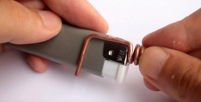 Mini soldering iron made from a lighter
